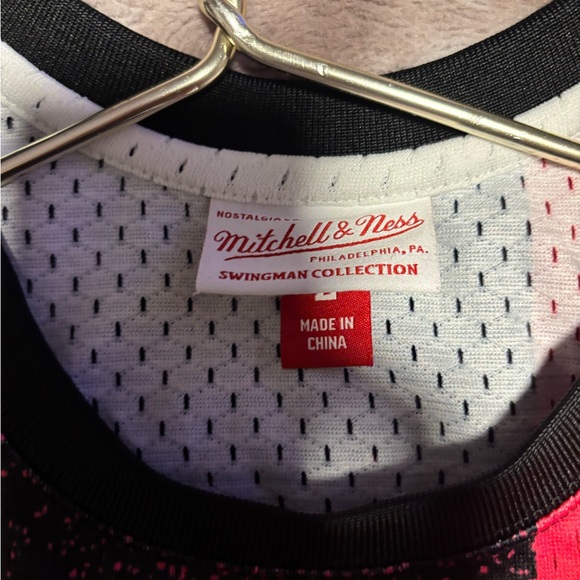 Mitchell & Ness Miami Heat Chris Bosh #1 Jersey
(59) - Picture 5 of 6